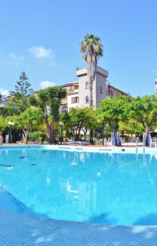 Hotel Carlton International