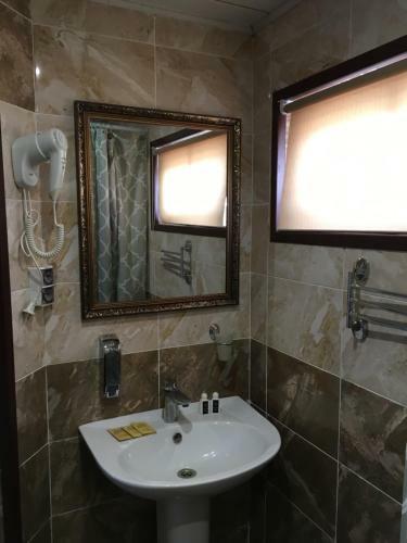 Hotel Alex House
