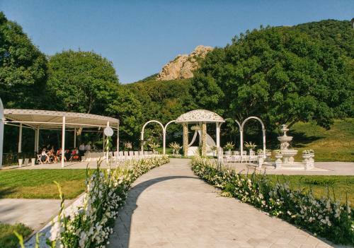 Hotel Orlinye Skaly