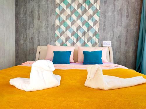 Mango Apartments (white)