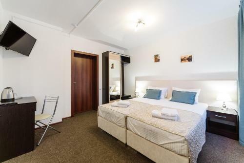 Simple Bon Voyage Hotel