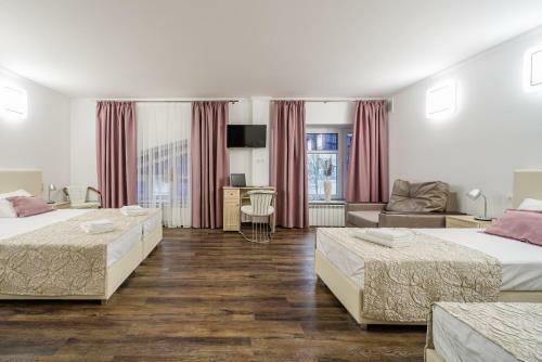 Simple Bon Voyage Hotel