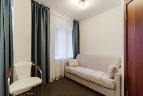 Simple Bon Voyage Hotel