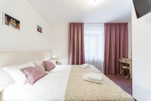 Simple Bon Voyage Hotel