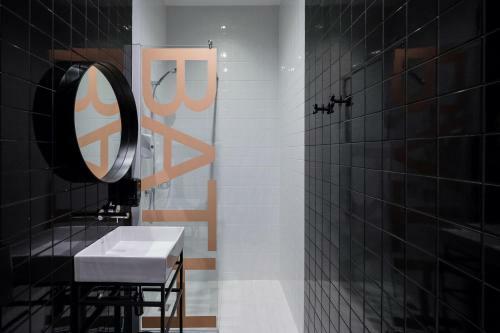 Inbox Capsule Hotel