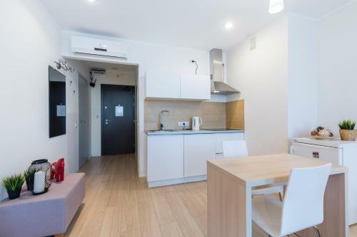Maximus Apartments In Avenue