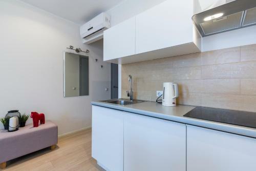 Maximus Apartments In Avenue