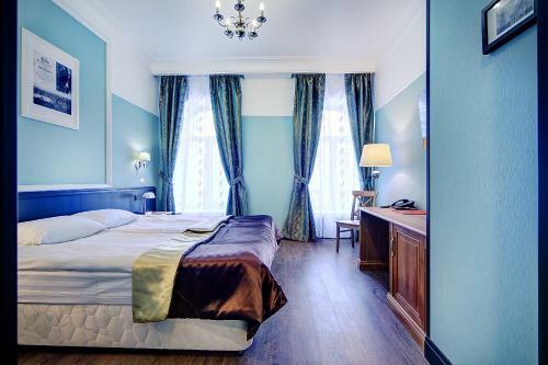 Hotel Petersburg's Elegy