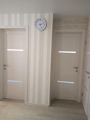 Apartamento ??????????? ?? Dzerzhinskogo, 6. 3-????????? ????????