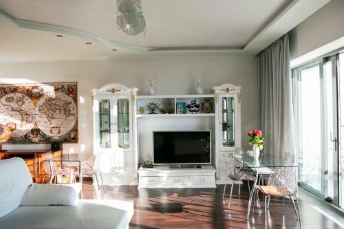 Ideal House Apart