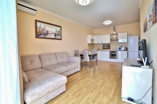 Ideal House Apart