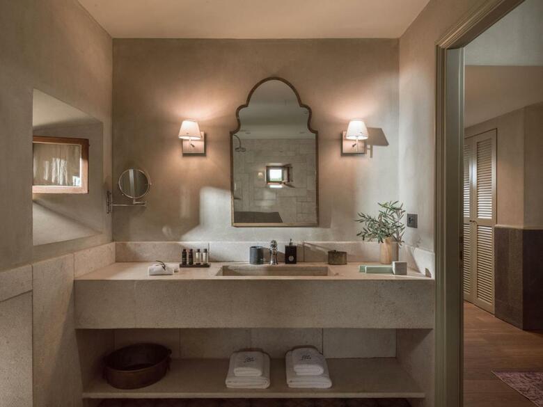 Kinsterna Hotel & Spa