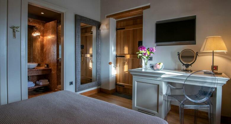 Kinsterna Hotel & Spa