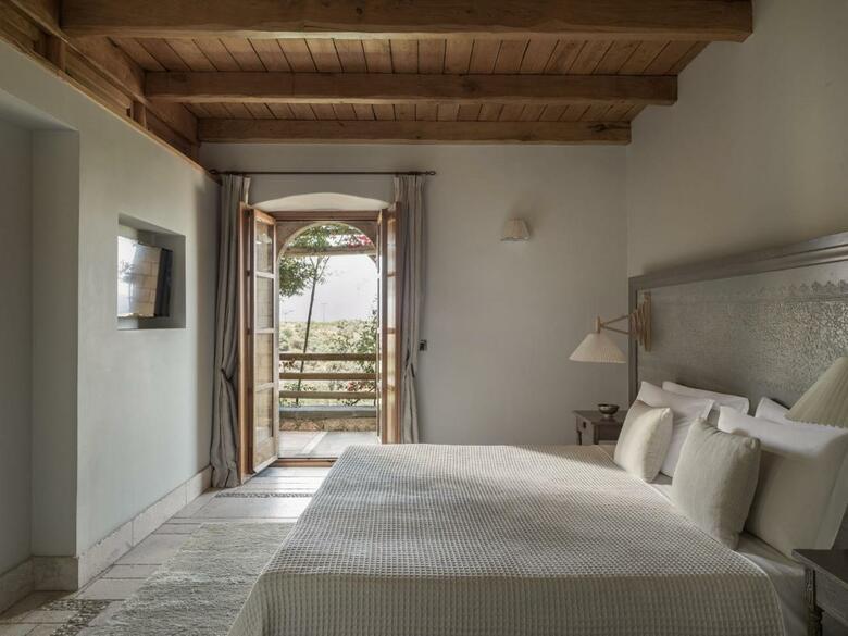 Kinsterna Hotel & Spa