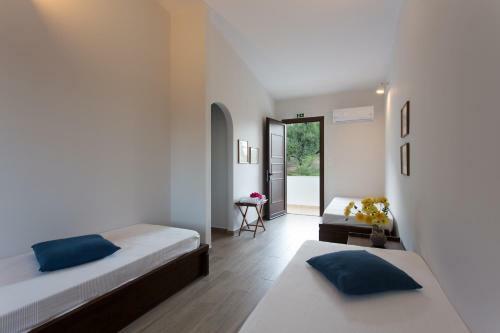 Venetia Apartments
