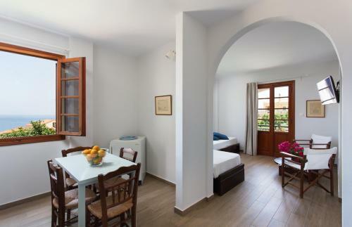 Venetia Apartments