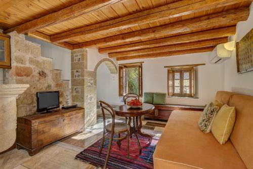 Malvasia Traditional Hotel