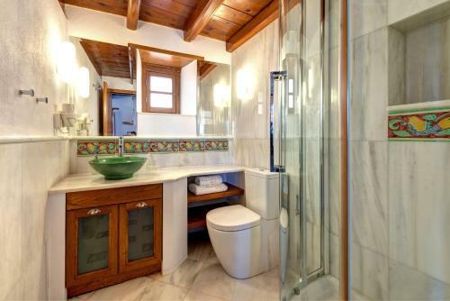 Malvasia Traditional Hotel