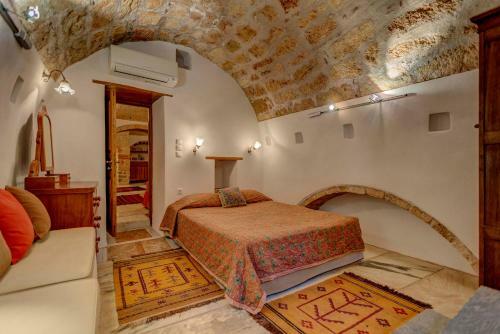 Malvasia Traditional Hotel