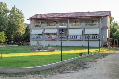 Camping Linaraki Apartments & Bungalows