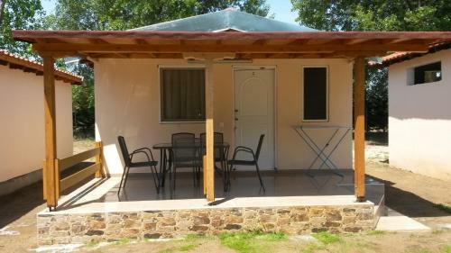Camping Linaraki Apartments & Bungalows