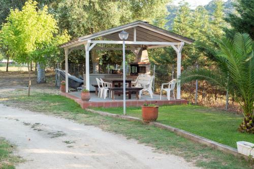 Camping Linaraki Apartments & Bungalows