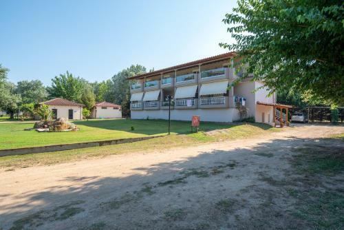 Camping Linaraki Apartments & Bungalows