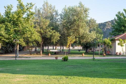 Camping Linaraki Apartments & Bungalows