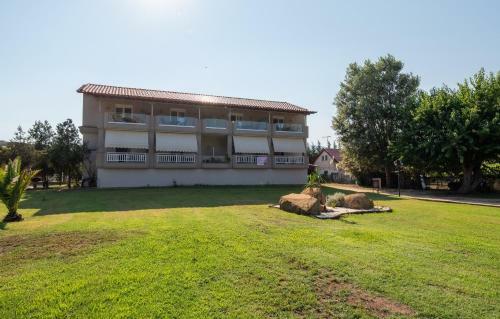 Camping Linaraki Apartments & Bungalows