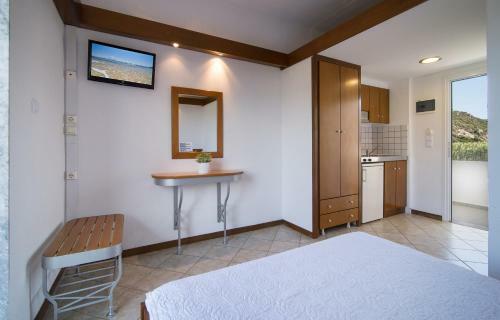 Linaraki Studios & Apartments