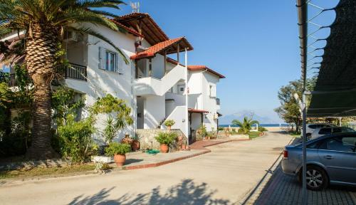 Linaraki Studios & Apartments