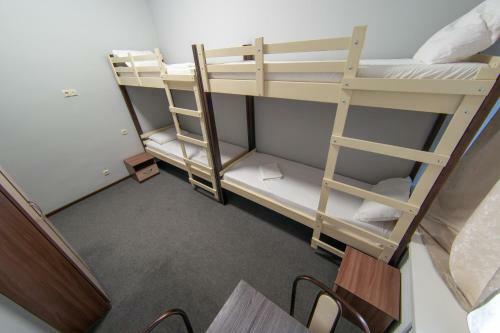 R??????, Hotel & Hostel