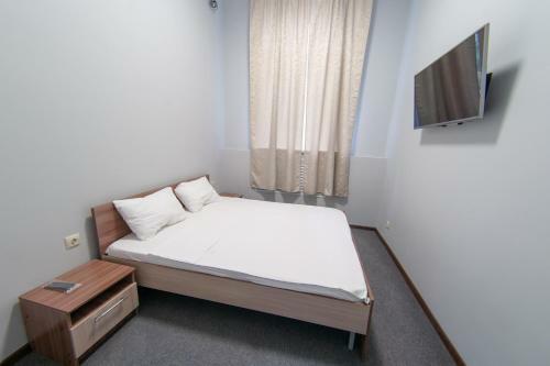 R??????, Hotel & Hostel