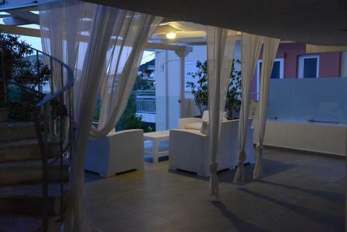 Viaros Hotel Apartments