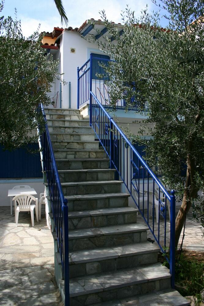 Kleoni Club Apartments