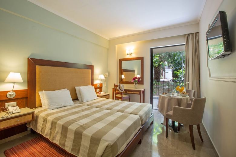 John & George Hotel