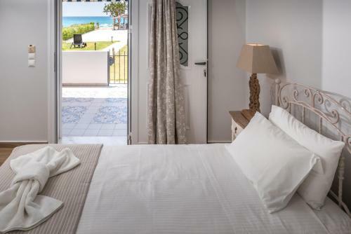 Thomatos Apartments Lourdas Beach