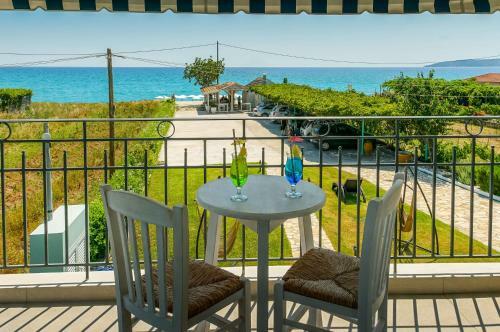 Thomatos Apartments Lourdas Beach