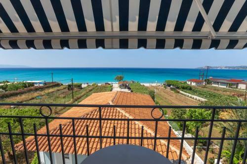 Thomatos Apartments Lourdas Beach