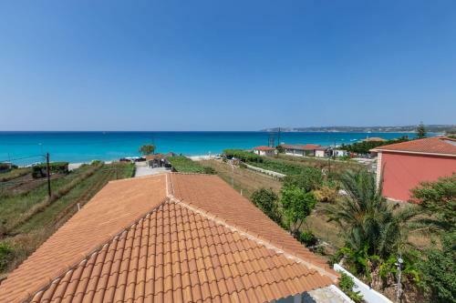Thomatos Apartments Lourdas Beach