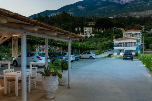 Thomatos Apartments Lourdas Beach