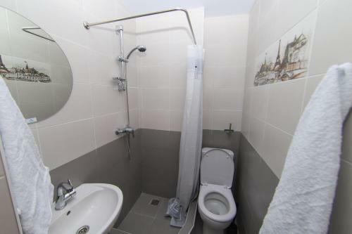 Hostal Elleon Guest House