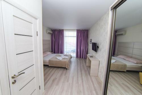 Hostal Elleon Guest House