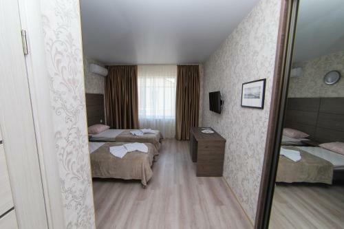 Hostal Elleon Guest House