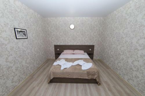 Hostal Elleon Guest House
