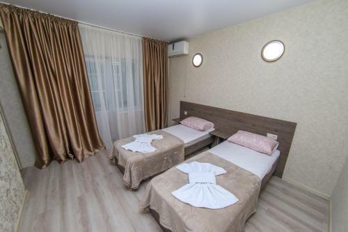 Hostal Elleon Guest House