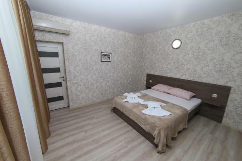 Hostal Elleon Guest House