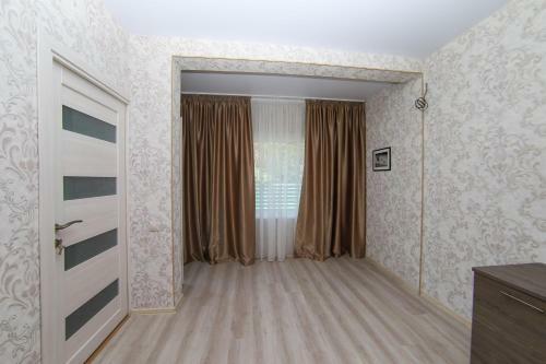 Hostal Elleon Guest House
