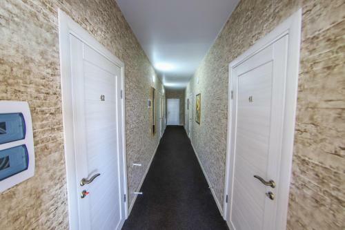 Hostal Elleon Guest House