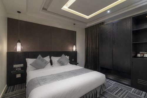 South Hotel Suites